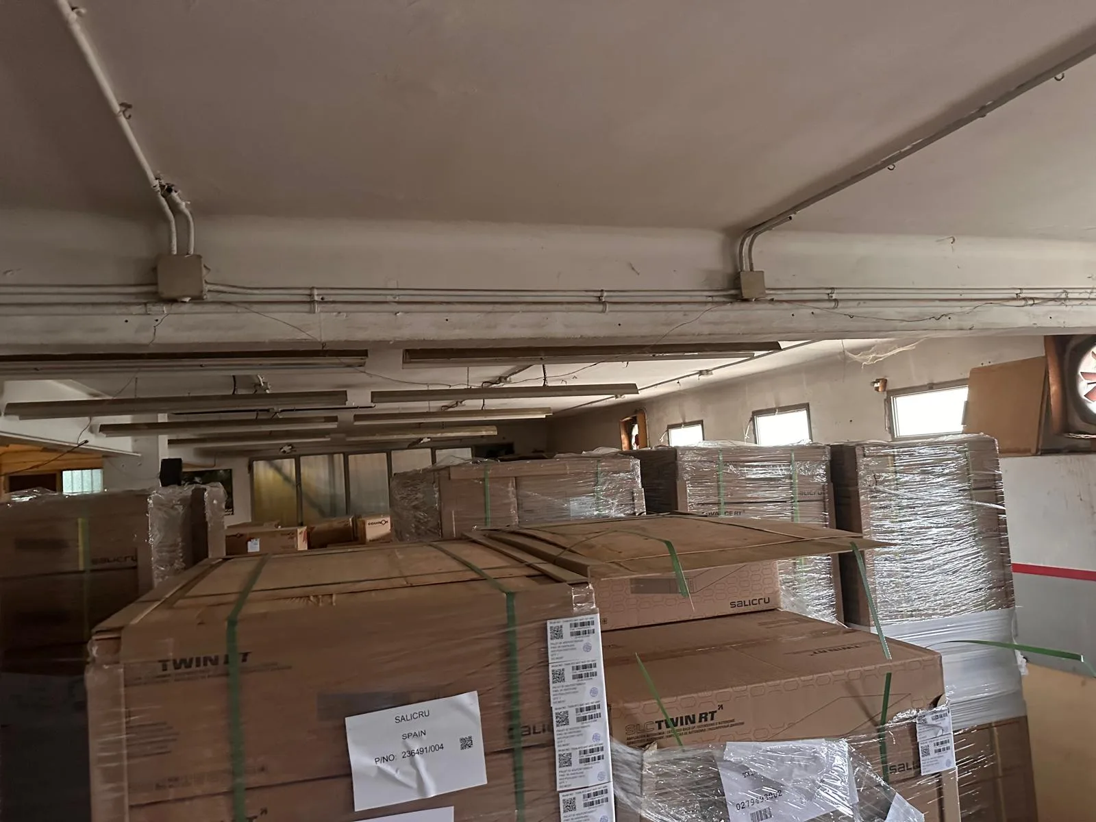 NAVE INDUSTRIAL EN VENTA EN SANT CELONI 2.051 m²